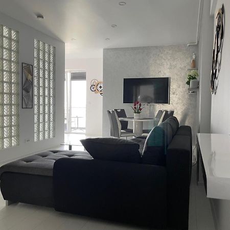 Luxury Westpark 2-Room Apartment Lakeview W5 Бухарест Экстерьер фото