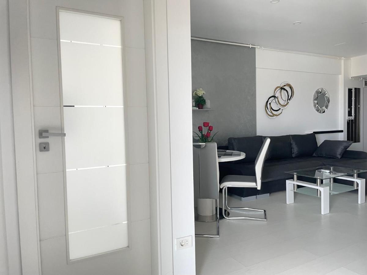 Luxury Westpark 2-Room Apartment Lakeview W5 Бухарест Экстерьер фото