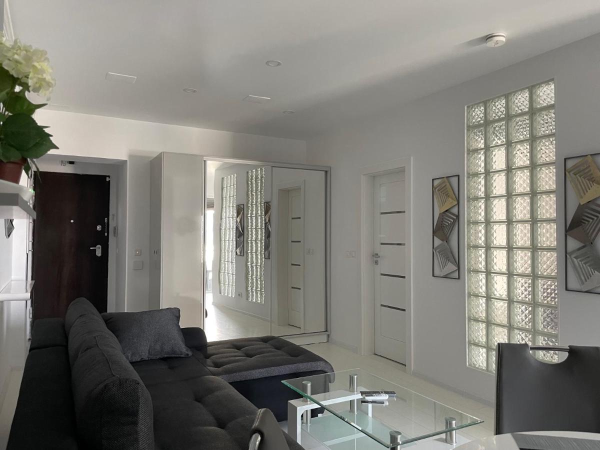 Luxury Westpark 2-Room Apartment Lakeview W5 Бухарест Экстерьер фото